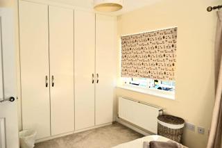 Modern House with Stunning View Parking and Netflix - 5