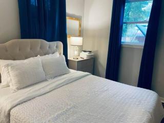 The Hourglass Inn- Unit B - 6