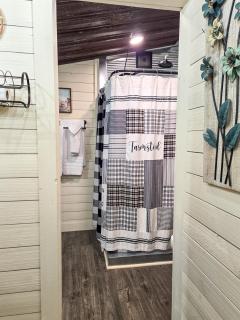 Hot Tub & Firepit Your Winter Blues Retreat - 5