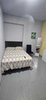 Quarto com otima localização - 0