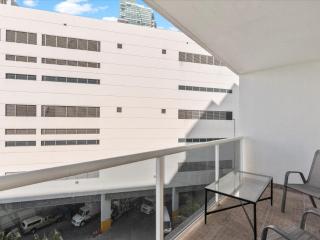 Sea Air Towers - Oceanfront Condo w Pool & Gym - Hollywood - 4