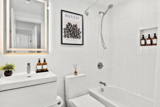 4BR/4BA | Parking + Chef’s Kitchen | Near BU/BC - Brookline - 2