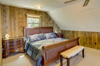 Lake View Cottage with Deck and Beach Access - 5