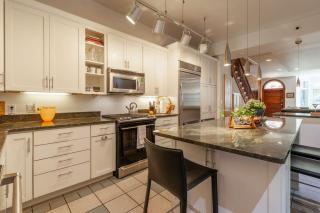 Downtown Victorian home w Stunning Roof and Parking - 8