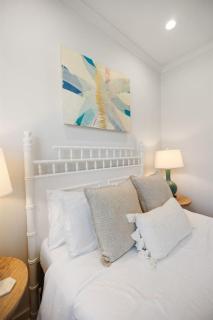 Spacious 3BR Retreat - Pool - Sleeps 7 - Pets Welcome w Fee - 2