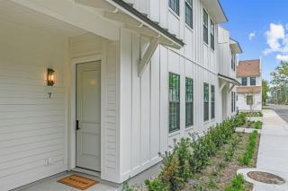 Seabreeze Haven 6 - Steps to Beach, Pet-Friendly, Pool, Fast WiFi - 7