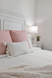 Seabreeze Haven 6 - Steps to Beach, Pet-Friendly, Pool, Fast WiFi - 4