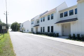 Seabreeze Haven 6 - Steps to Beach, Pool, Fast WiFi - 8