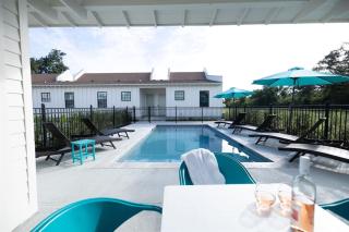 Magnolia Shore 5 - Steps to Beach, Pet-Friendly, Pool, Fast WiFi - 0