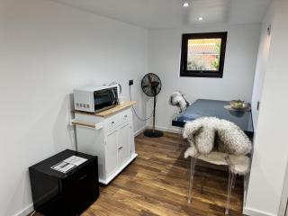 Cozy Studio - Near Stadium - Free Parking - 4