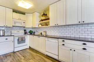 Private Yard and Basketball Hoop Bright SLC Escape - 7