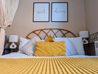 Peacehaven Retreat - Studio 4 minutes from the beach! Pet friendly! - 4