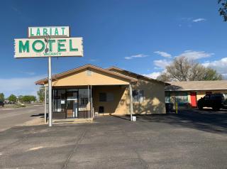 Lariat Motel - 0
