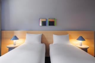 lyf on Elizabeth Melbourne - 7