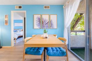 Designer Resort Style - King Bed, Pool, Gym - 3