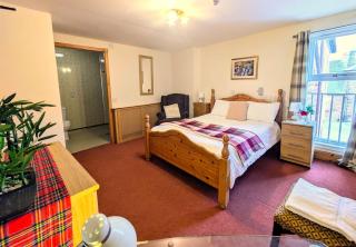 ensuite double rooms -self-catering in shared kitchen - 1
