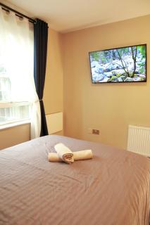 Stylish 2-Bedroom Modern Apt, 15-mins to Airport, DCU, City Centre - 4