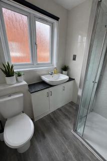 2 Bed 1 Bath in Milton Keynes - Sleeps 4 - Parking - 2