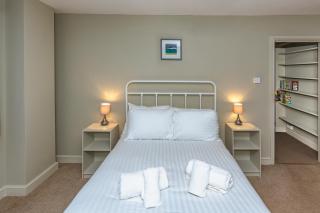 Dulcote Gem 3 Bed 3 Bath Parking & Cathedral Views - 8