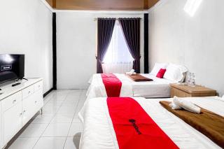 RedDoorz Mamamia near Jalan Dieng - 6