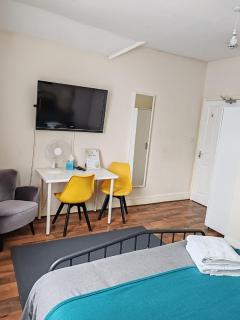 King En-Suite Room Self-Catering Workspace - Hounslow - 5