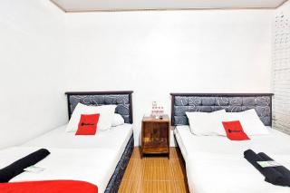 RedDoorz at Etnik Guest House - 6