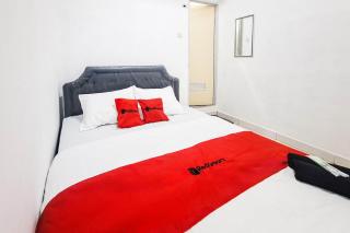 RedDoorz at Etnik Guest House - 0