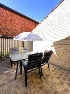 17 Rare Cool Urban-Style Nedlands 4BR-Parkng&Pool - 6
