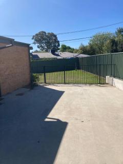 Renovated & Spacious, Homely - 5km to CBR hospital - 4