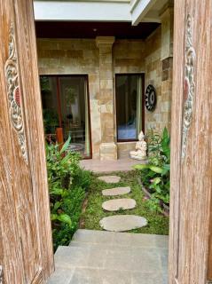 Superior One Bedroom Apartment w Stunning Waterfall View - 9