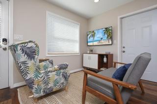 Bungalow near Universal, Disney, and Downtown Orlando - 6