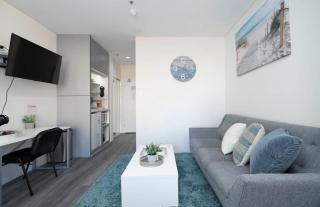 206 Designer Studio -Explore Perth FREE Hop On Bus - 2