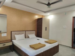 Devi Grand Lodge & Party Hall - 8