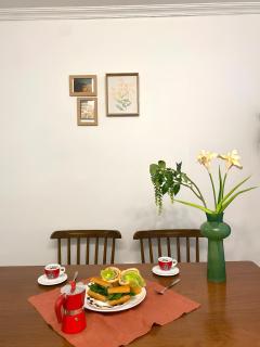 Shinchon Designer 2BR Apt, 3 Queen Beds, 4min to Subway - 4