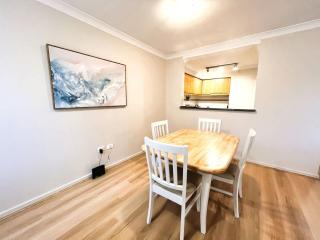 10 CBD Resort 2BR Secure Suite Pool Gym & Parking - 8