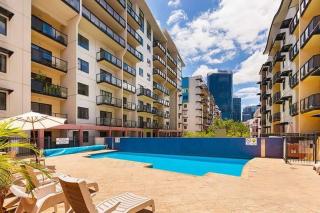 10 CBD Resort 2BR Secure Suite Pool Gym & Parking - 6