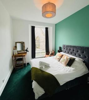 2 Historic Tenby Tourist Favourite -Steps to Beach - 9