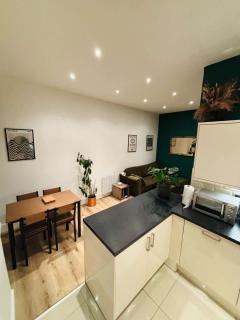 2 Historic Tenby Tourist Favourite -Steps to Beach - 3