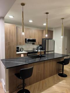 Cozy, Comfortable and Sleek Home, 10 mins from WEM - 0