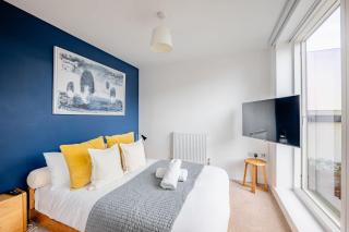 Modern Townhouse - Parking EV Charger & Balcony - 3