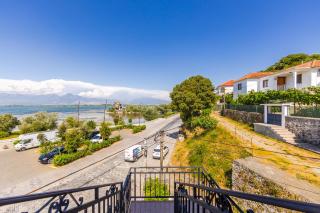 Red House 1&2 by PikHost - 2