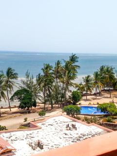 Coastara Beachfront Apartments - 6