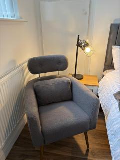 Beautiful ensuite Studio flat 5, kitchenette, Parking, Wifi,Smart TV,Nr West Brom High St - 3