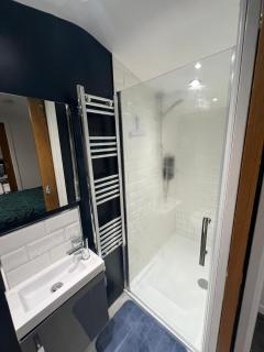 Modern Private Guest Suite Near Heathrow Free Parking & Garden - 5