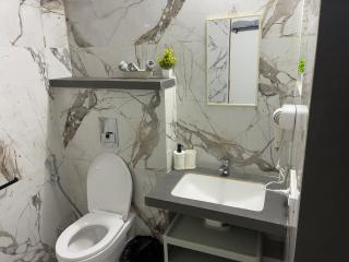 The white Port Luxe Studio Near Airport Symbiosis college Viman Nagar close to kalyani nagar & Koregaon Park - 3