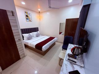 Hotel Silver Leaf - Vile Parle East - Near Mumbai Airport - 9