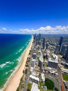Meriton Suites - 71st Floor Beachfront Apartment Surfers Paradise - Ocean and City Views - 0