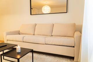 Convenient Duplex in Gothenburg with Privacy & Comfort - 8