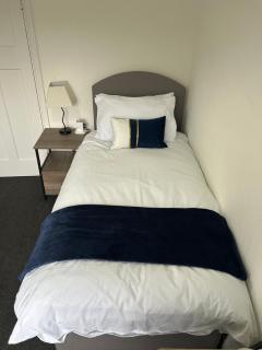 Self Check-in Single Room in Yardely Wood - 3