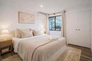 Serene Stay on Stafford w Pool & Alfresco-Sleeps7 - 2